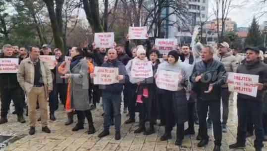 Resorti i Bashkim Ulajt në Velipojë/ Nga prokuroria në Bashki, banorët e Rrjollit kërkojnë drejtësi për pronat: Si e ka marrë lejen e ndërtimit? Po na lënë pa tokë