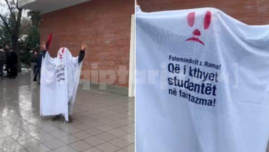 ‘Fantazmat’ shfaqen në selinë e PD-së para protestës së Berishës: Rama ik!