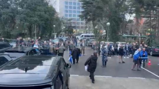 Pas pak protesta e PD, 1350 efektivë në terren për të garantuar sigurinë! Rrugët rreth Kryeministrisë të bllokuara