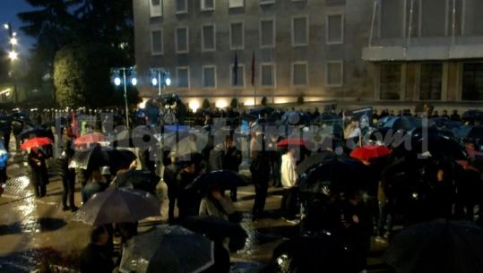 Pas pak protesta e PD, 1350 efektivë në terren për të garantuar sigurinë! Berisha shkon në seli