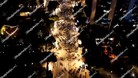 Report Tv sjell pamjet me dron, ja pjesëmarrja në protestën e Berishës