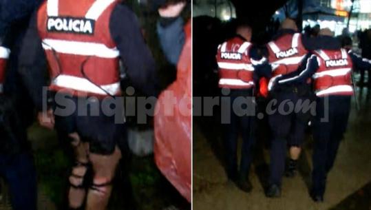 Molotovë në mes të kordonit të policisë, efektivët pësojnë djegie në trup (VIDEO)