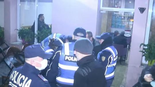 U ndje keq gjatë tubimit, Policia i vjen në ndihmë protestuesit
