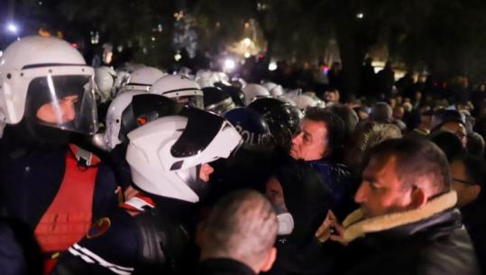 Dhuna në protestën e PD, deputeti Malaj: Rikthim te 1997, turpëruat edhe një herë opozitarizmin