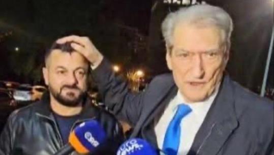 Berisha akuzon rëndë policinë: Protestuesi u godit me plumb gome nga snajperi