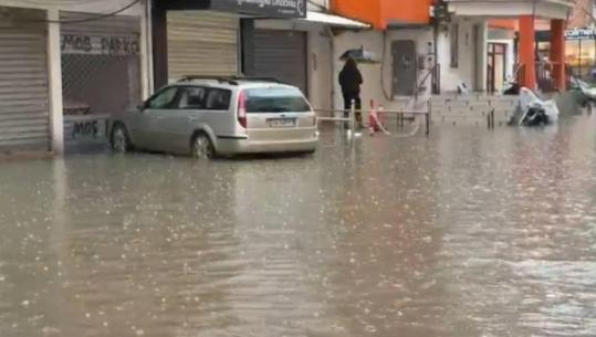 Reshjet e shiut shkaktojnë përmbytje në Lezhë, probleme me energjinë elektrike në disa zona