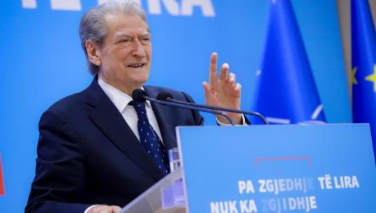 Berisha nuk distancohet nga dhuna në protestë dhe krijon skenar imagjinar: Rama do ekzekutonte protestuesit, u qëlluan me plumba manovër! Policët asnjë gërvishtje