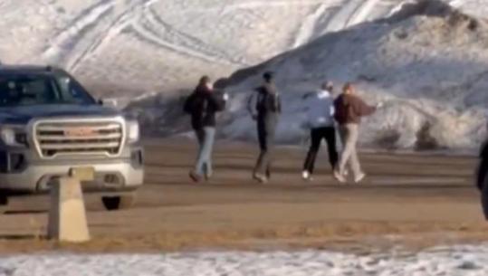 Masakra me 10 viktima në Kanada/ Dalin pamjet pak para sulmit, nxënësit ikin me vrap (VIDEO)