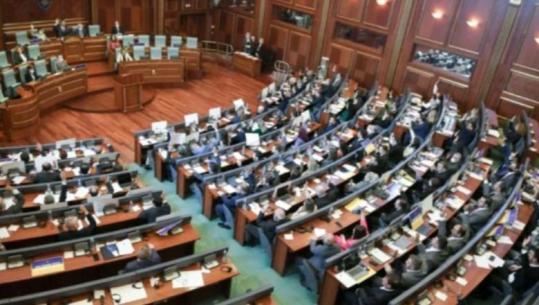 118 deputetë prezentë në seancën konstituive të Kuvendit të Kosovës, ngrihet komisioni i përkohshëm për verifikimin e kuorumit dhe mandateve