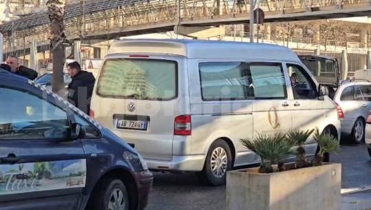 Ndërruan jetë tragjikisht në Itali, mbërrijnë në Shqipëri trupat e pajetë të 4 anëtarëve të familjes Kola! Përcillen sot për në banesën e fundit