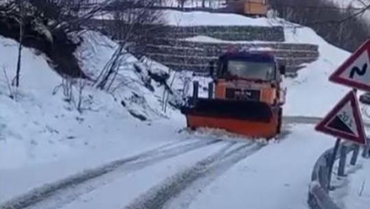 Rikthehen reshjet e dëborës në qarkun e Korçës! Në Dardhë trashësia e saj arrin deri në 10 cm