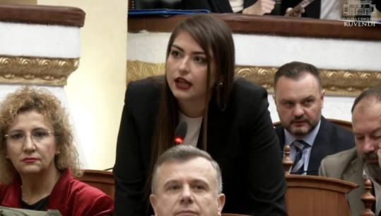Berisha i kthehet temës së “vitheve”, Mila: Nuk u lodhe duke djegur Shqipërinë për prapanicën tënde?