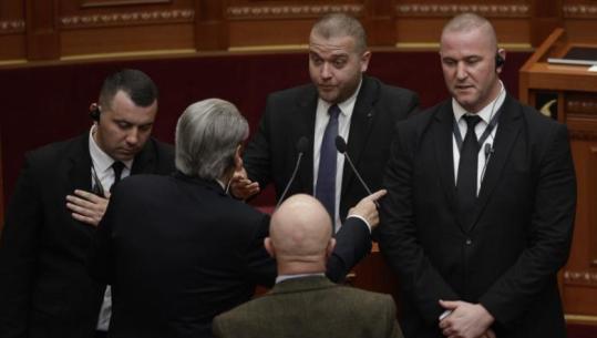 Berisha i shkon deputetit të PS në foltore, tenton t’i bllokojë mikrofonët: Mbrojtës i Ballukut! Bido: Kush të pagoi për t’ia shitur naftën serbëve?