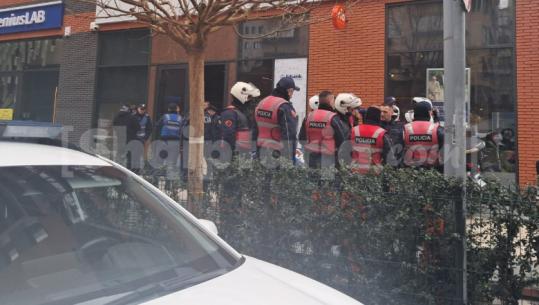 Tiranë, tentohet të grabitet me armë një bankë e nivelit të dytë, arrestohet autori  