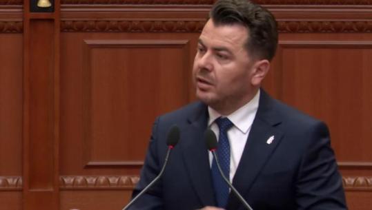 Interpelanca me Kumbaron/ Kapri: Modeli i saj është Arta Dollani! Sa herë ndërron ministri, e merr me vete