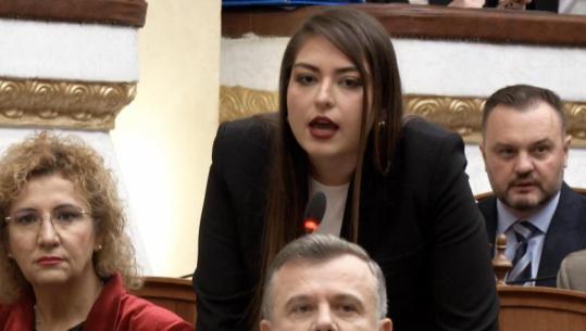 Berisha i kthehet temës së “vitheve”, Mila: Nuk u lodhe duke djegur Shqipërinë për prapanicën tënde? (VIDEO)