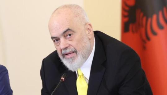 Rama batuta gjatë prezantimit të programit për konkursin ndërkombëtar të Qendrës së Drejtësisë: Jemi si ndërtime gjysmë pa leje dhe gjysmë me leje (VIDEO)