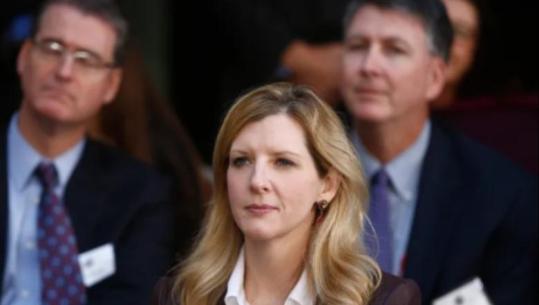 “Xhaxhai Epstein”, ish-këshilltarja juridike e Obamas jep dorëheqjen nga firma ligjore pas publikimit të email-eve