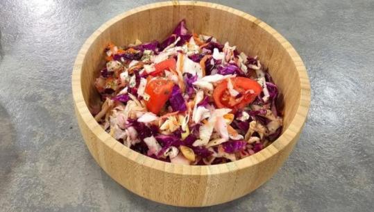 Sallatë dimërore me lakër nga zonja Albana