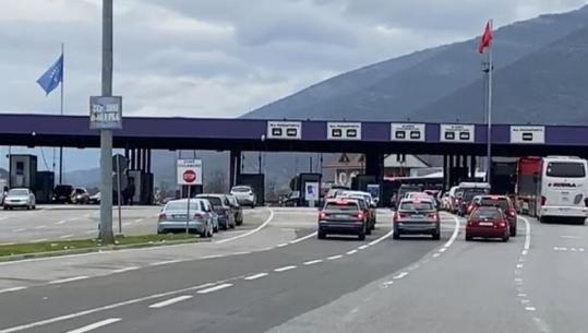 Shqipëria destinacioni i qytetarëve të Kosovës për Shën Valentinin! Fluks automjetesh në Morinë
