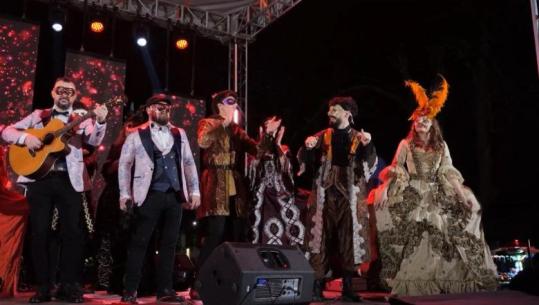 Karnavalet ‘ndezin’ Shkodrën: Art me ngjyra, muzikë e kostume