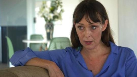 E mbijetuara e Epstein rrëfen tmerrin: Çfarë ndodhi tre javë pas takimit të parë