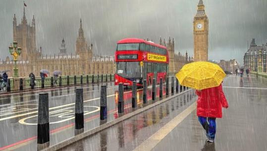 45 ditë shi pa pushim në Britaninë e Madhe, lumi Tamiz përmbyt fshatrat dhe vilat luksoze të VIP-ave