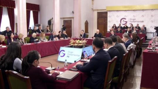 LIVE TV- Rasti Balluku/ Rama mbledh grupin e PS, prezantohen ndryshimet ligjore që frenojnë gjykatat të pezullojë ministrat dhe postet kushtetuese