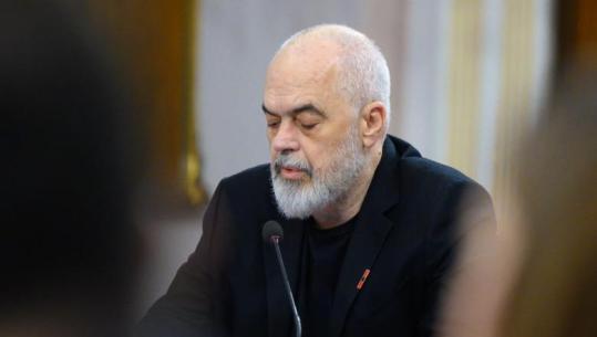 'Në Sofrën e Hënës'. kryeministri Rama promovon librin e tij të ri