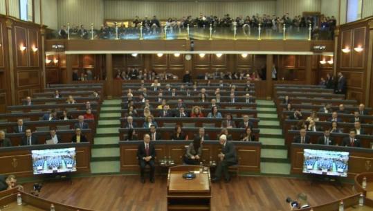 LIVE TV - Mes gjyqit në Hagë dhe protestës për ish-krerët e UÇK, Kosova feston 18- vjetorin e Pavarësisë! Mbahet seanca solemne në Kuvend