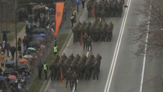 Forcat e Sigurisë dhe Policia e Kosovës bëjnë parakalimin e 18-vjetorit të Pavarësisë