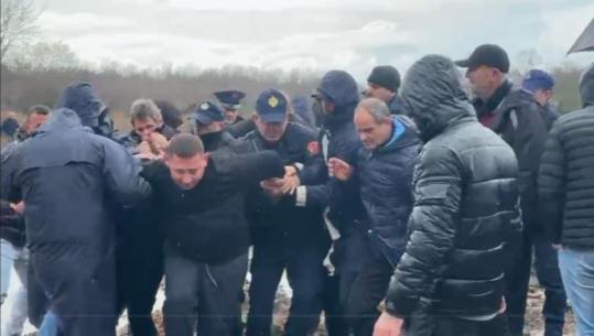 Banorët e Rrjollit sërish në protestë kundër resortit të Bashkim Ulajt, përplasje me policinë: Do hyjmë në grevë urie përpara SPAK