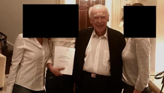 Fituesi i Çmimit Nobel fotografohet në shtëpinë e Epstein me tre gra