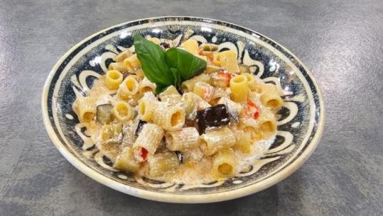 Makarona me patëllxhan dhe borzilok nga zonja Albana