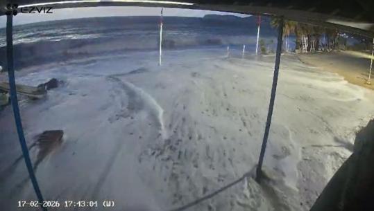  Fenomeni i pazakontë/ Niveli i ujit shkoi 1 metër, peshkatari nga Vlora: Kam 30 vite në det dhe s’kam parë kurrë baticë të tillë