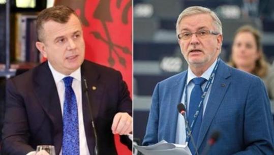 Bajram Peçi: Të fortët, të mëdhenjtë dhe ne zarat e vegjël mes tyre