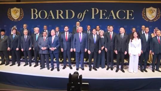 Bordi i Paqes/ Trump dhe liderët në Uashington, realizohet foto familjare! I pranishëm edhe kryeministri Rama (VIDEO)