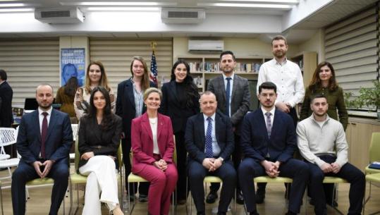 Dhoma Amerikane themelon Komitetin e të Rinjve dhe Sipërmarrjes në Tiranë, Ambasada e SHBA-ve: T'i kthejmë pengesat në mundësi!