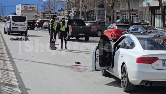 Vlorë/ Po lëvizte me biçikletë, makina përplas qytetarin! Ndalohet shoferi