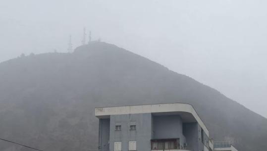 Moti i keq/ Probleme me energjinë elektrike në Lezhë, disa fshatra në errësirë prej mesnatës së kaluar, OSHEE në terren për riparimin e defekteve