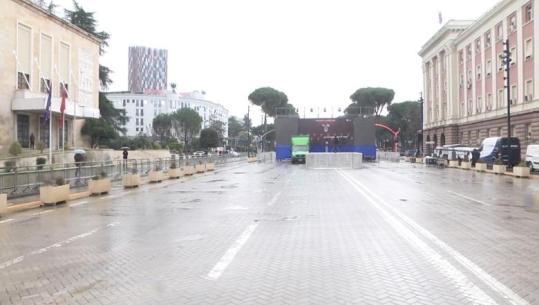 Pritet të nisë protesta e Berishës, policia nuk e ‘aprovoi' tubimin! Blindohet Kryeministria, shtyllat e kamerave lyhen me graso