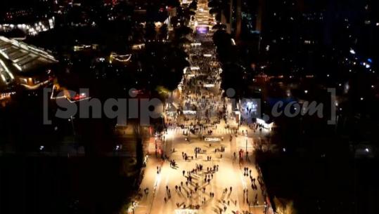 Pamjet e para me dron nga Report Tv/ Nga protesta në protestë, numri i militantëve të Berishës sa vjen dhe ulet