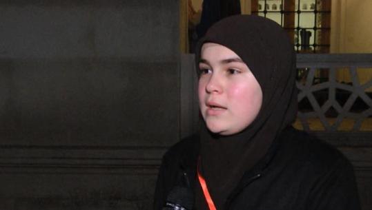 Militantët e Berishës molotovë drejt Xhamisë, besimtarja për Report Tv: Ndaluam namazin dhe dolëm