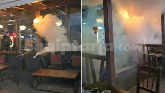 Policia shpërndan protestuesit e dhunshëm, gazi lotsjellës bie edhe në oborrin e selisë së PD