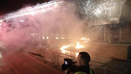 Protesta e dhunshme e Berishës/ Deputeti Luçiano Boçi përfundon në QSUT me dëmtime në lëkurë, në spital edhe një militant