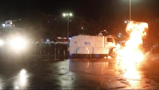 Protesta e dhunshme e Berishës me molotovë, 52 persona të shoqëruar, 17 të arrestuar dhe 35 nën hetim