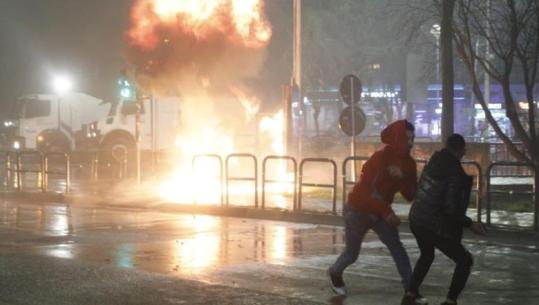 18 'kryengritësit e armatosur' të Berishës dalin sot para gjykatës për vlerësim mase, u arrestuan në protestën e dhunshme të 20 shkurtit