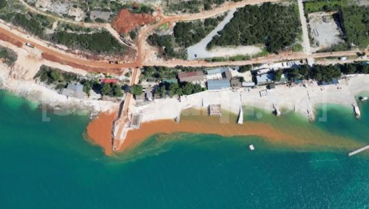 Turbullohen ujërat e kristalta të Ksamilit, shkak punimet për ndërtimin e shëtitores (VIDEO)