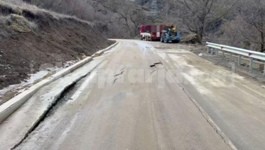 Rruga Maliq–Gramsh pëson plasaritje të thella, rrezik për drejtuesit e mjeteve që përshkojnë këtë aks