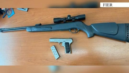 Me pistoletë dhe pushkë sportive në makinë, arrestohet 41-vjeçari në Fier! Në pranga edhe një i ri për ‘moskallëzim krimi’